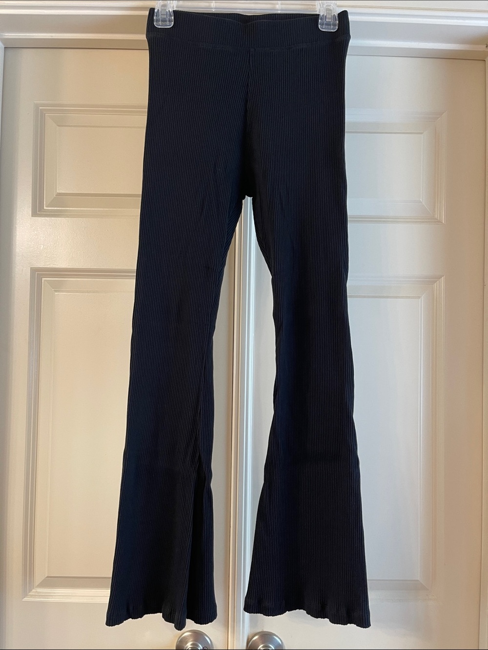 Victoria’s Secret Pink Medium Ribbed Flared Yoga Pants - Black